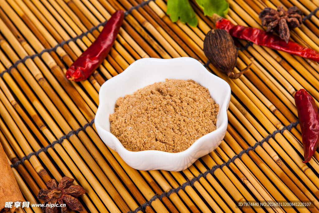 竹席上的香料及红辣椒