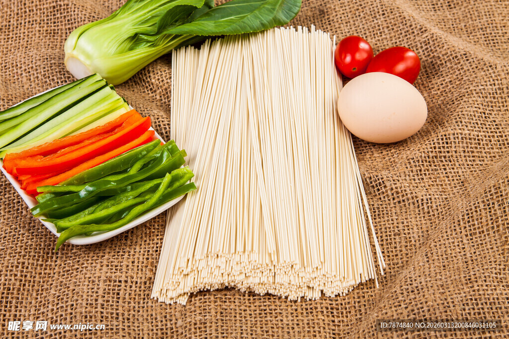 新鲜食材组合 面条与蔬菜