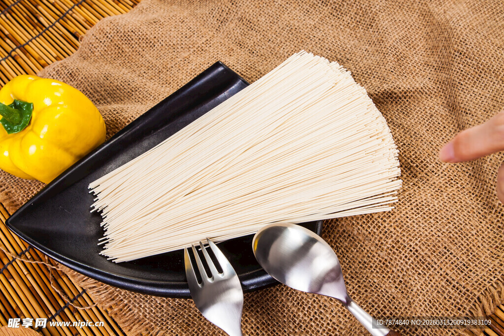 美味挂面 餐具相伴