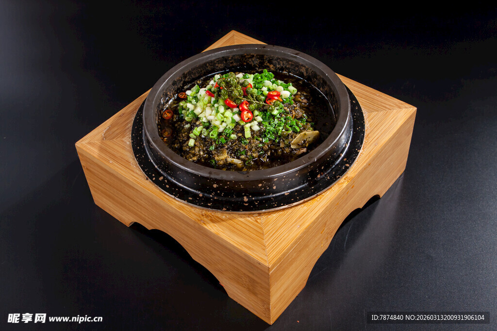 石锅蔬菜料理 鲜香诱人