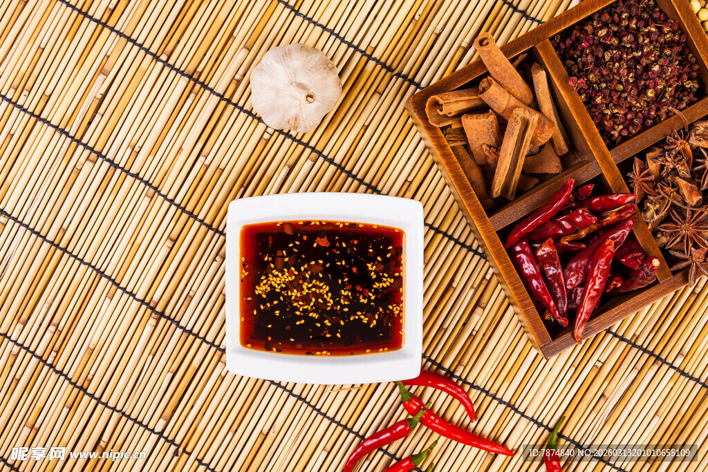 竹席上的多样美味调料