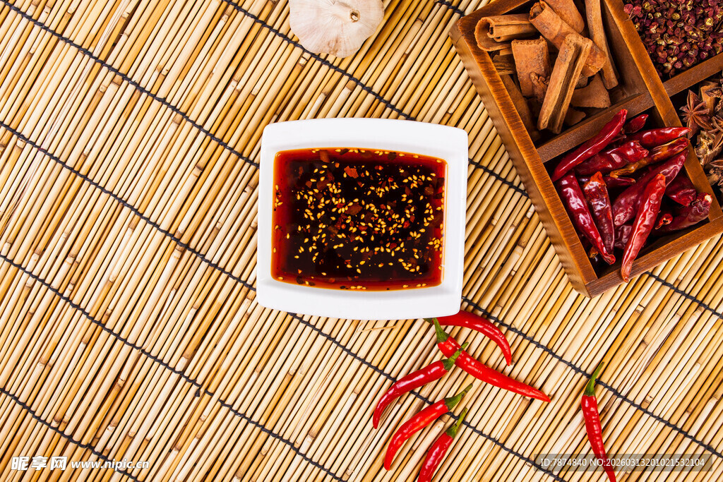 竹席上的美味辣椒酱