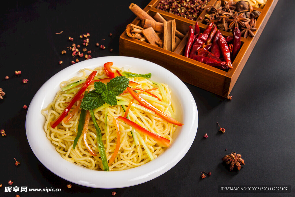 美味凉拌面 鲜香诱人