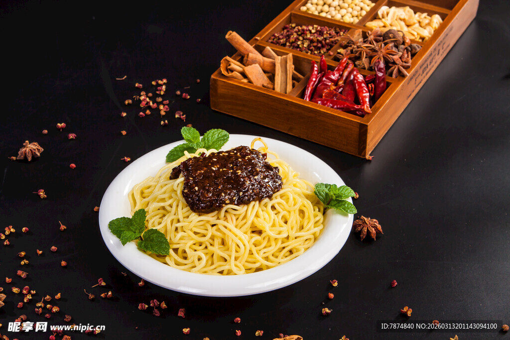 肉酱意面搭配多样香料