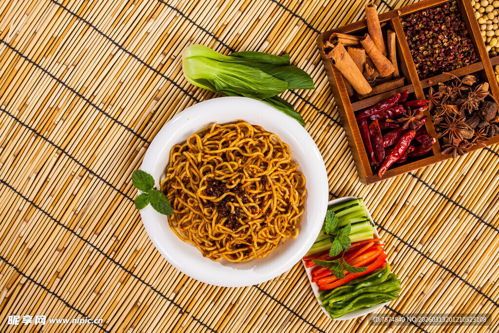 美味干拌面与多样佐料