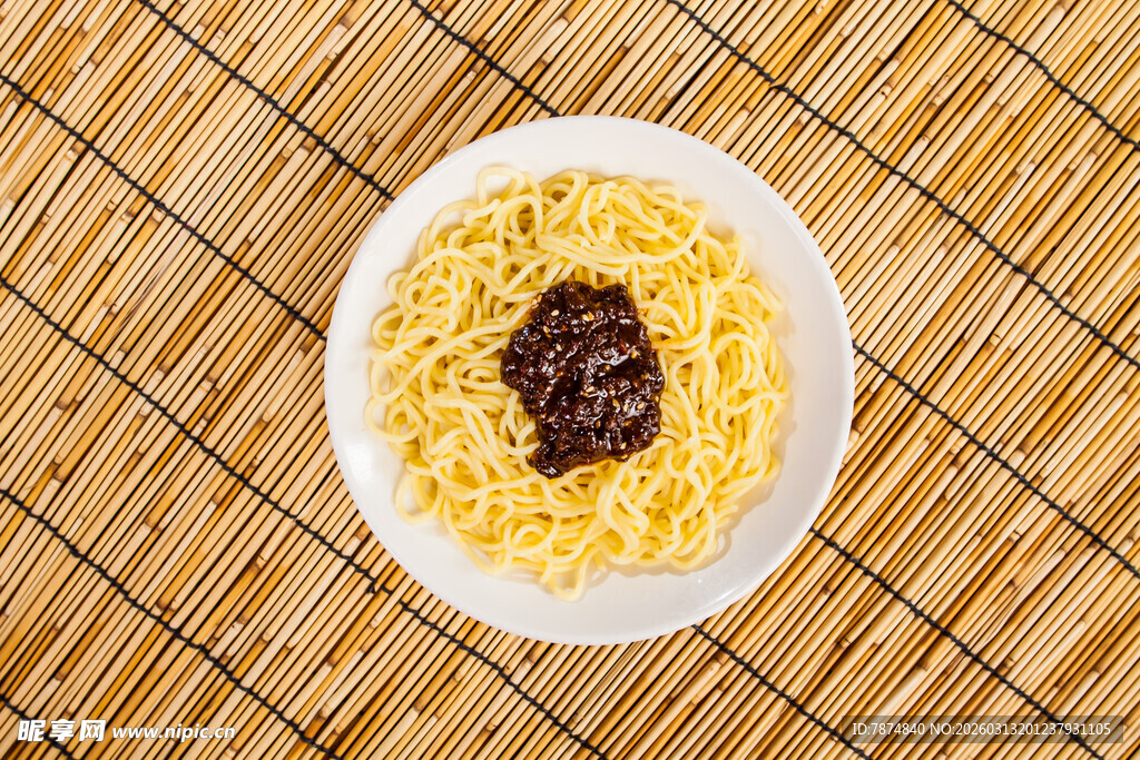 碗中美味炸酱面