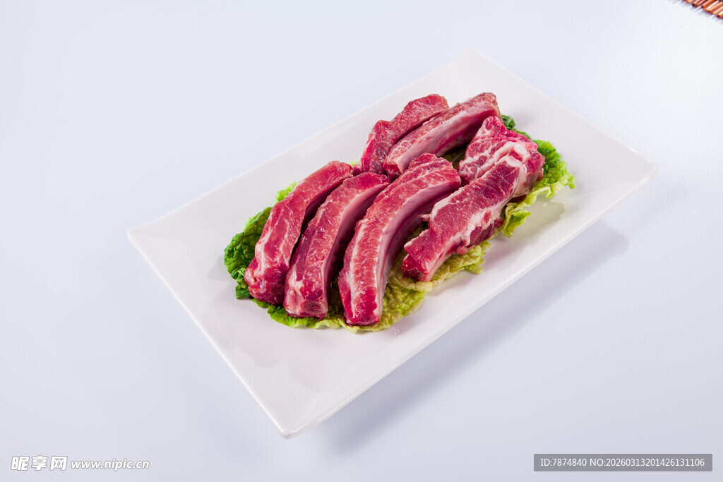 新鲜生牛肉切片摆盘