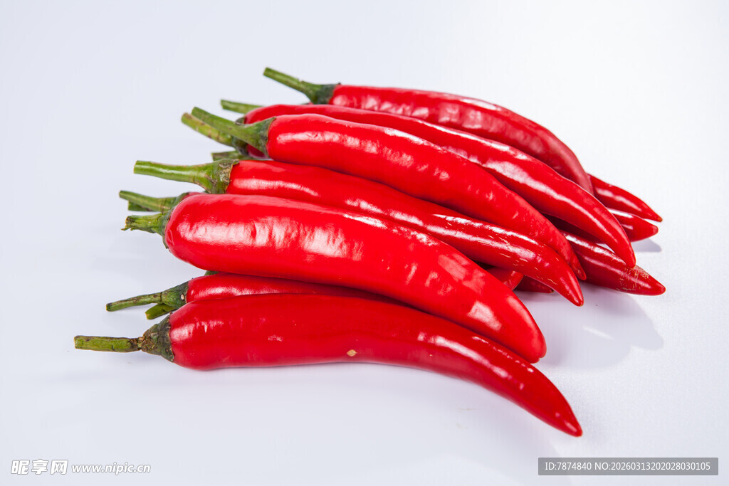 鲜红饱满的红辣椒