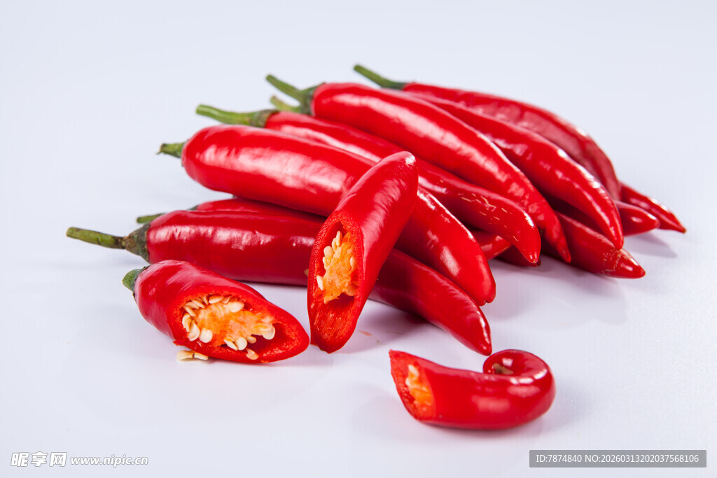 鲜红辣椒堆叠展示