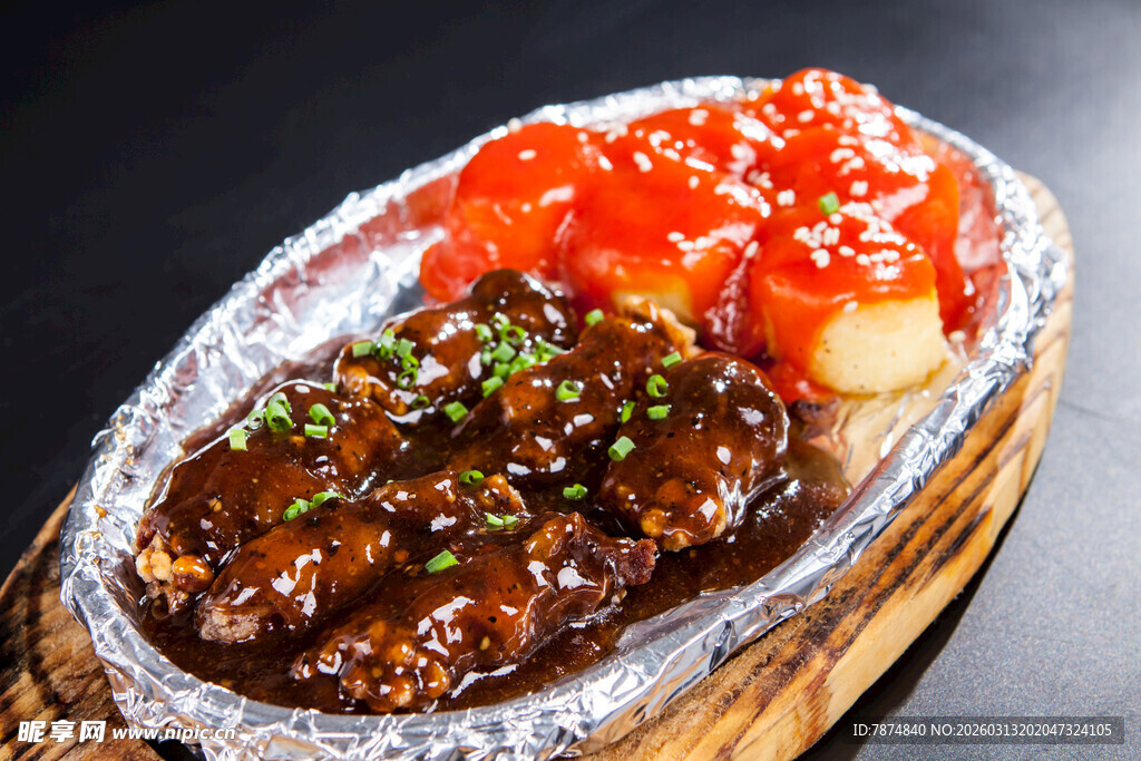 铁板牛排配番茄土豆