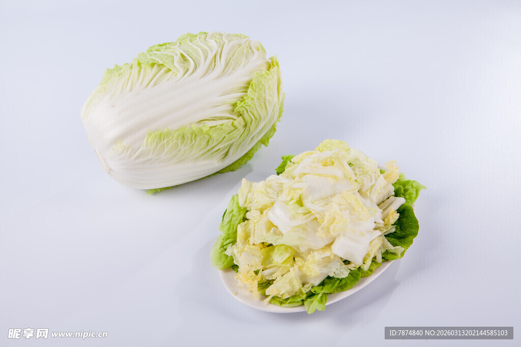 新鲜白菜 半颗与切碎状态