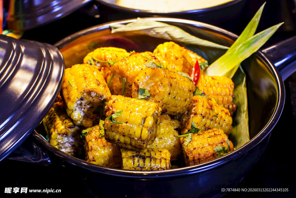 美味锅中香嫩玉米棒