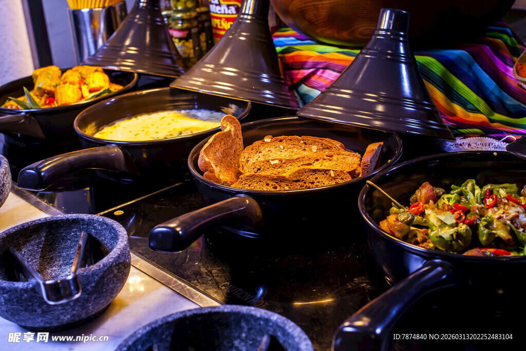 多样美味塔吉锅料理展示