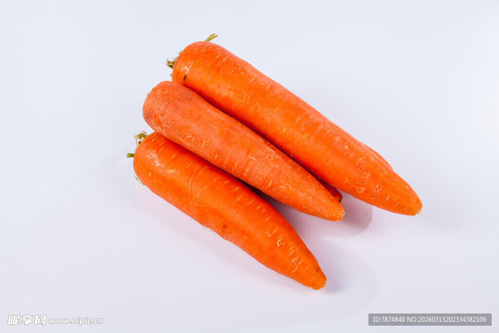 三根鲜橙色胡萝卜特写