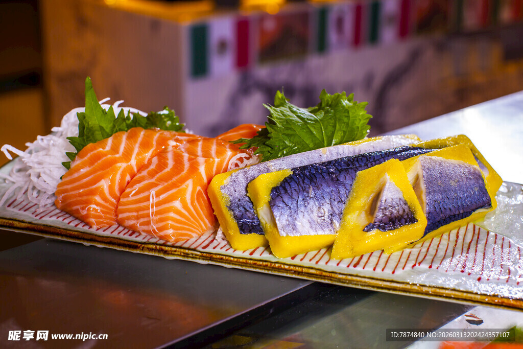 精致寿司与三文鱼拼盘