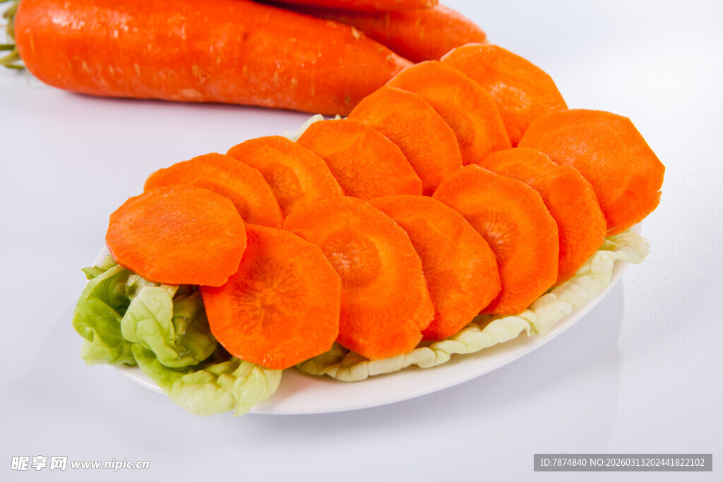 新鲜胡萝卜切片摆盘