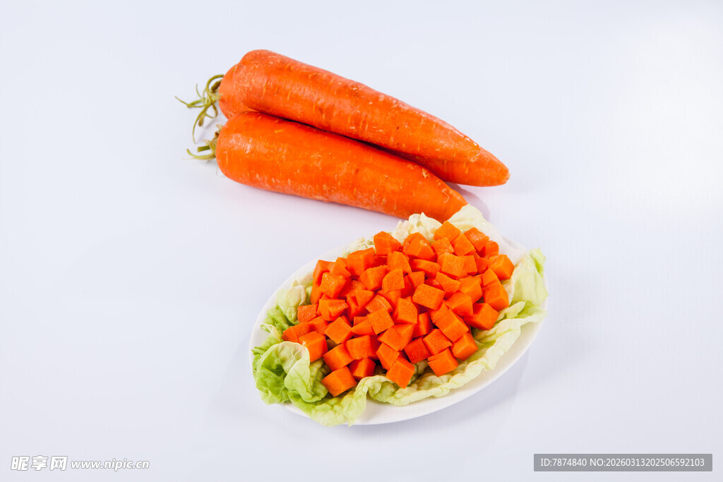 新鲜胡萝卜与胡萝卜丁拼盘