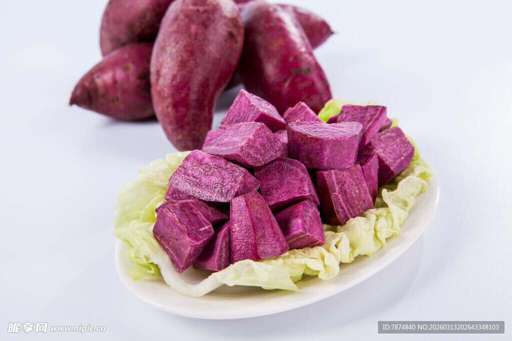新鲜紫薯切块摆盘展示