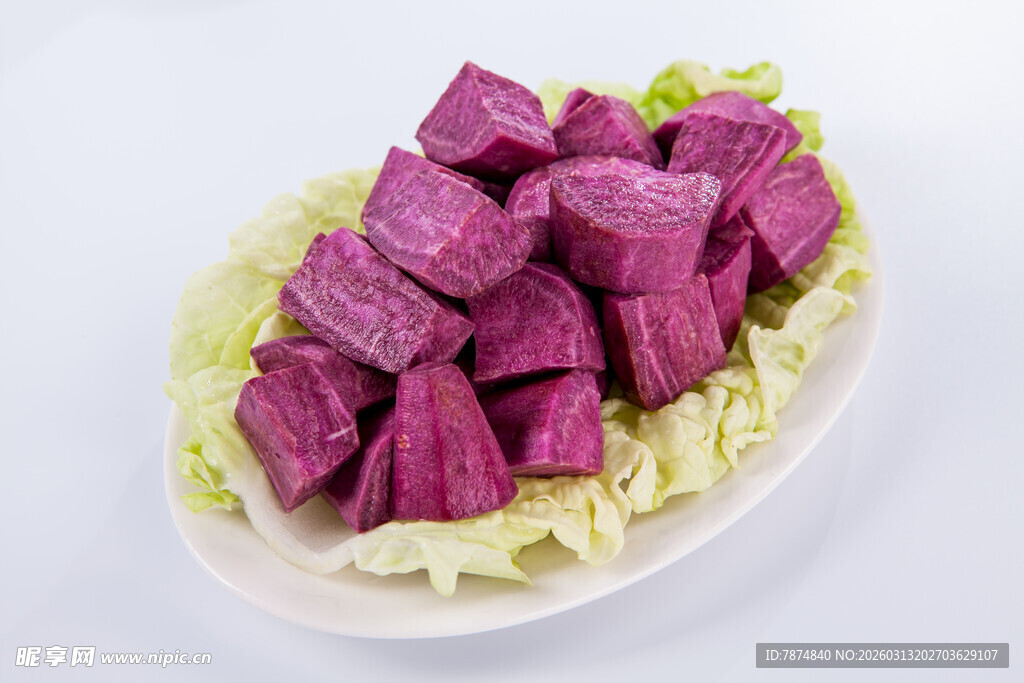 紫山药块配生菜摆盘