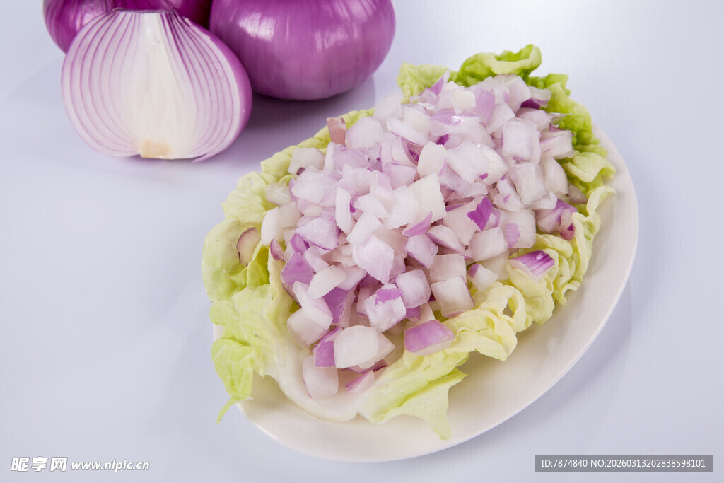 紫洋葱生菜切丁摆盘
