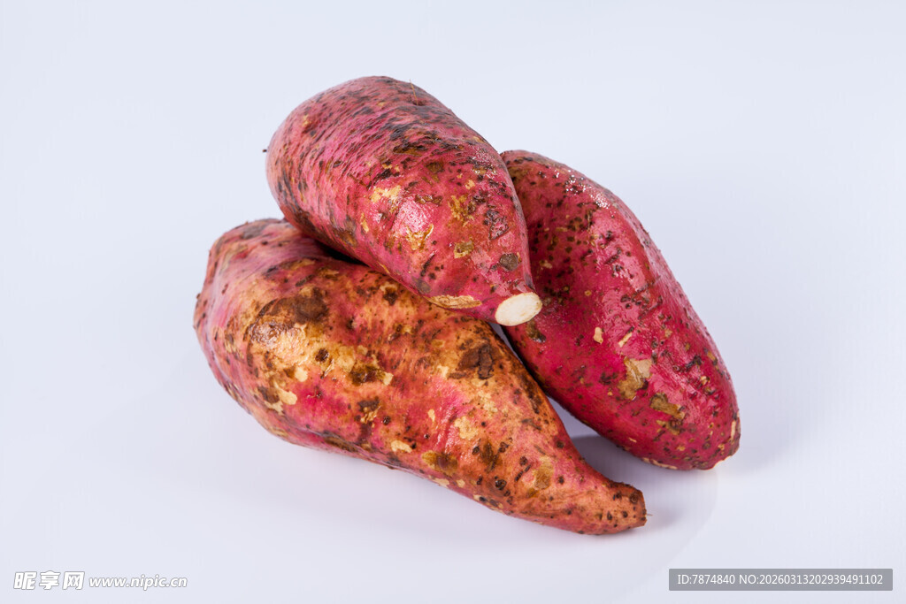 新鲜红薯堆叠展示