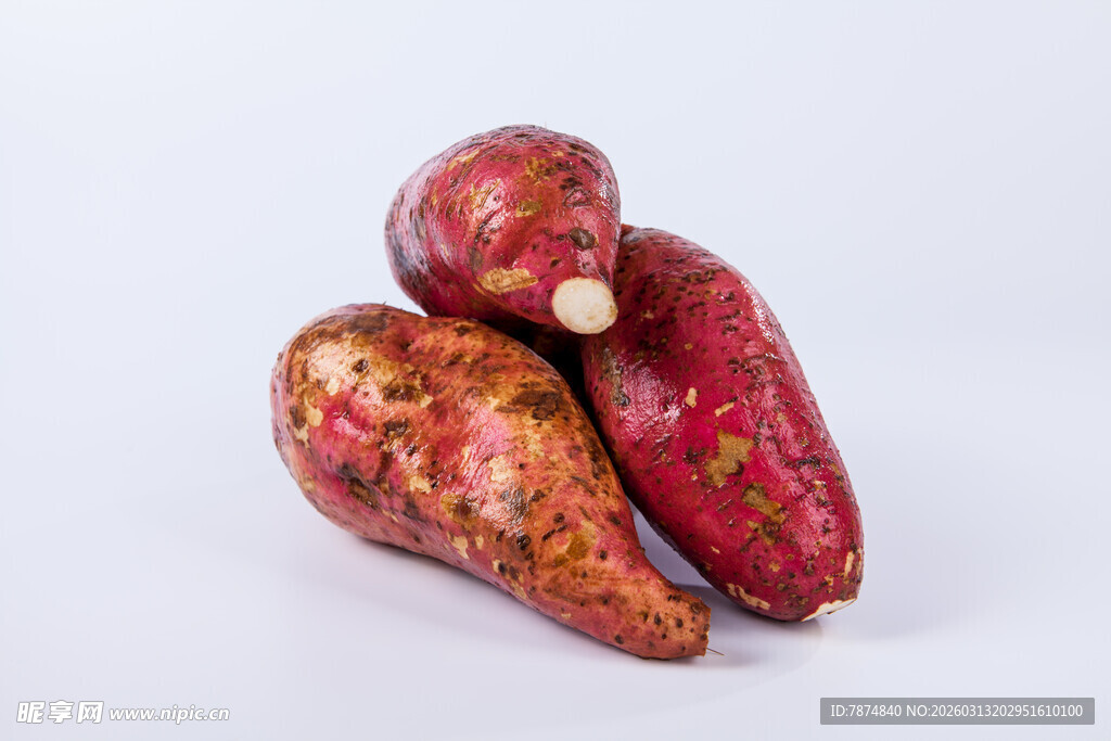 新鲜红薯堆叠展示