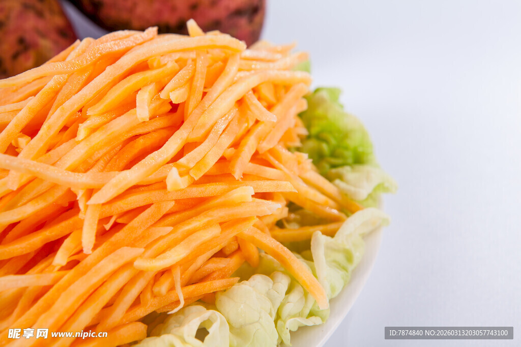 新鲜胡萝卜丝 色彩诱人