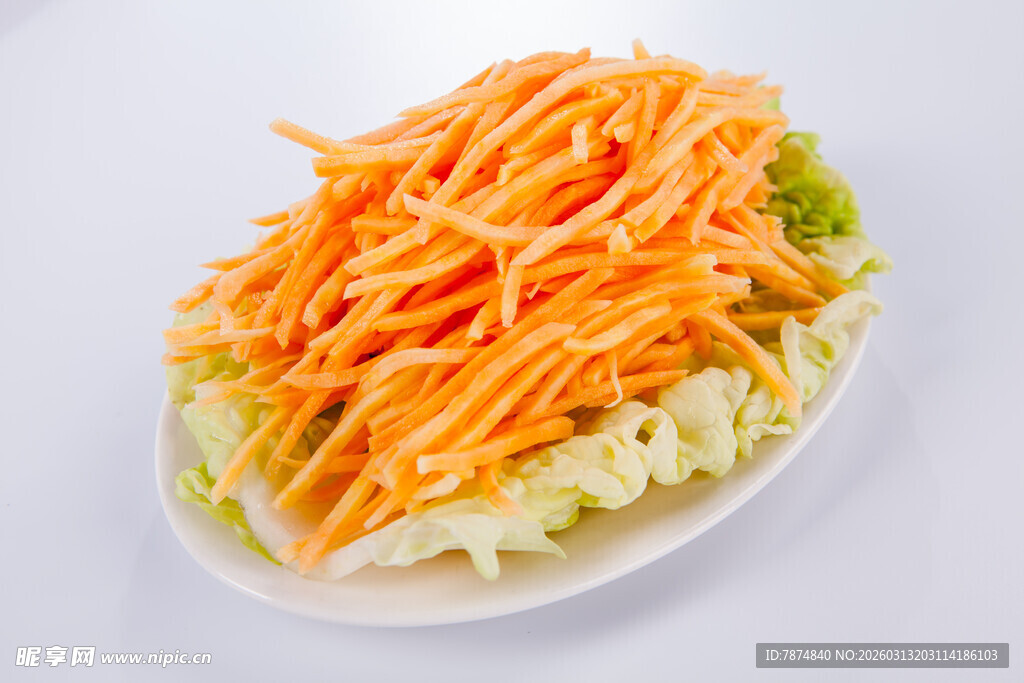 胡萝卜丝配生菜摆盘