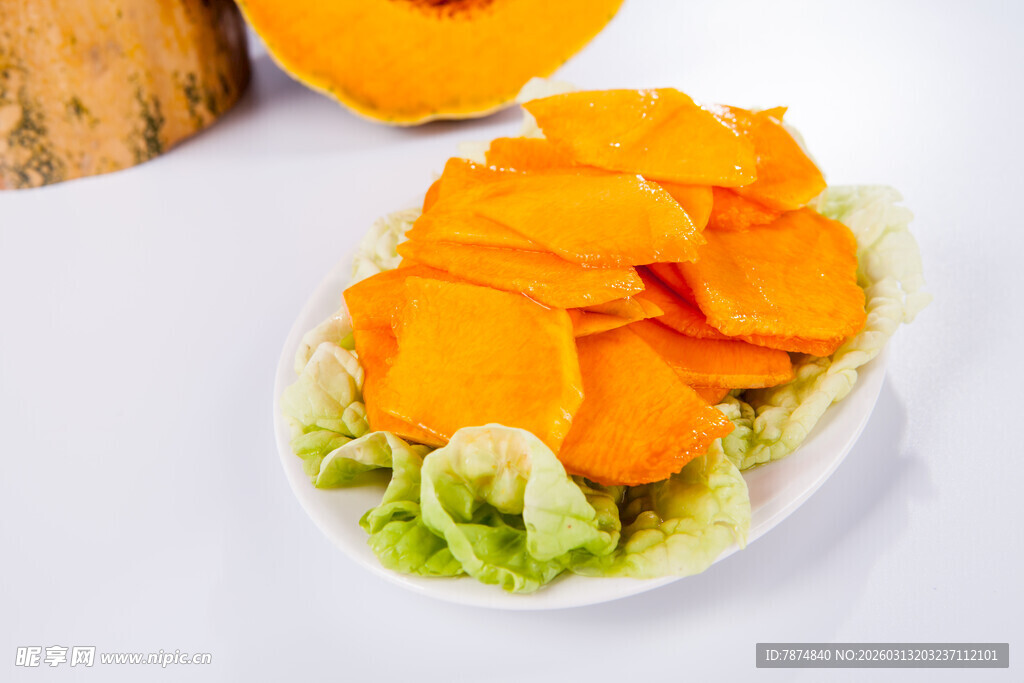 新鲜南瓜切片摆盘
