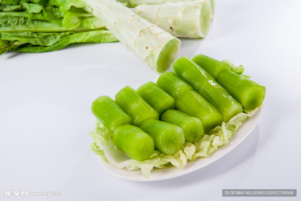 鲜嫩莴笋切段摆盘