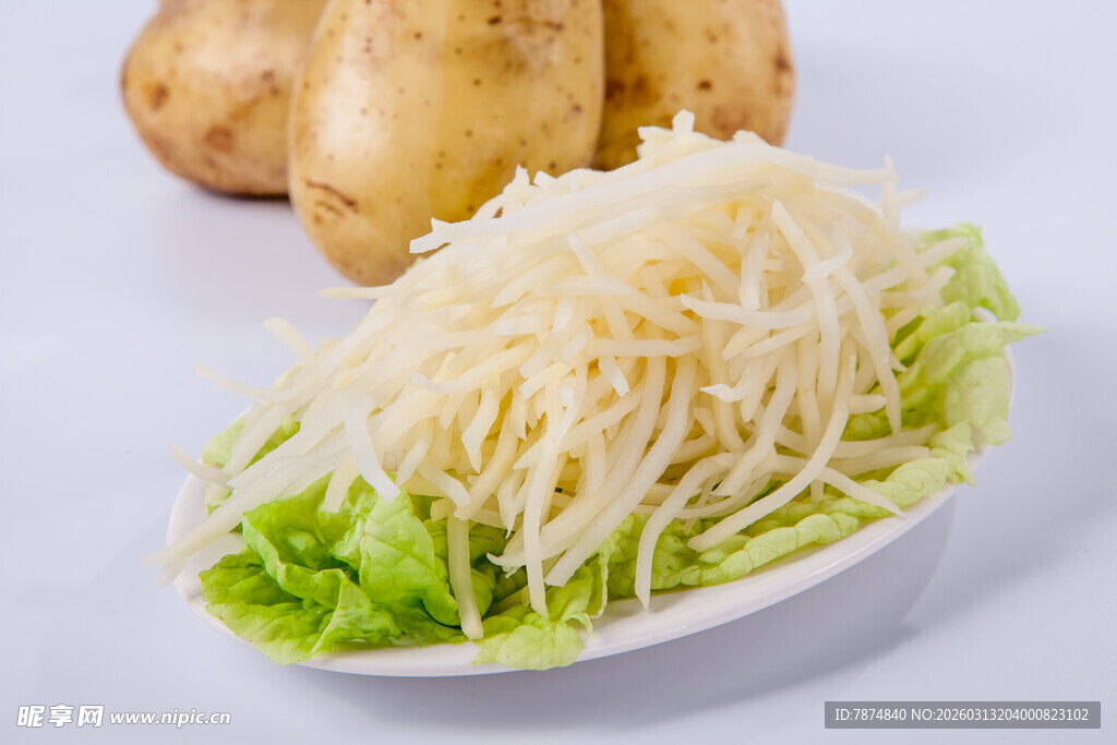 土豆丝配生菜摆盘展示