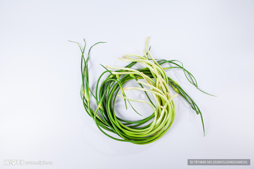 卷曲的嫩绿葱叶