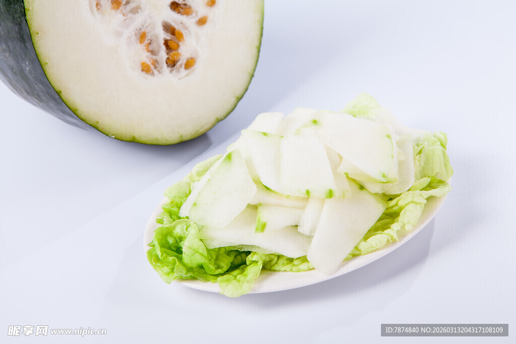 切开的冬瓜与瓜片