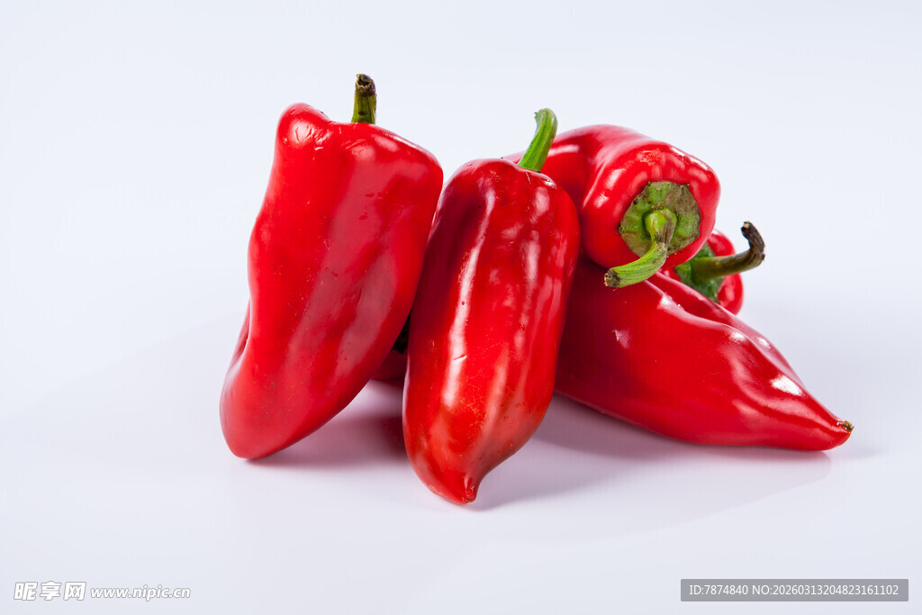 鲜红饱满的新鲜红辣椒