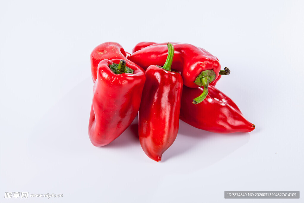 鲜红饱满的新鲜红辣椒