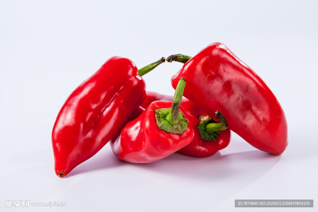 鲜红饱满的红辣椒