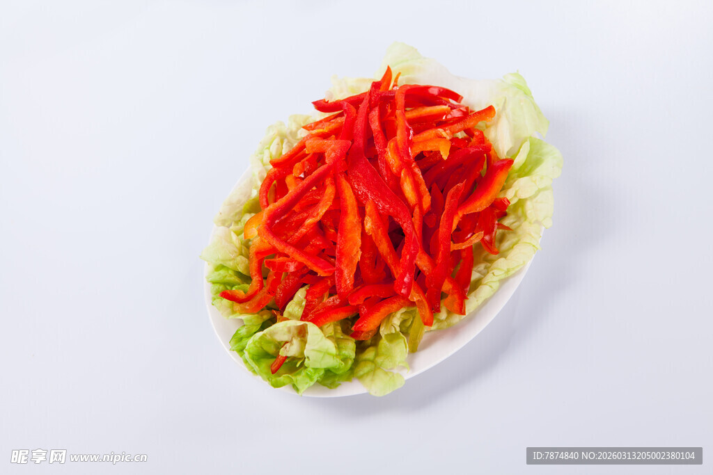 盘中红辣椒配生菜