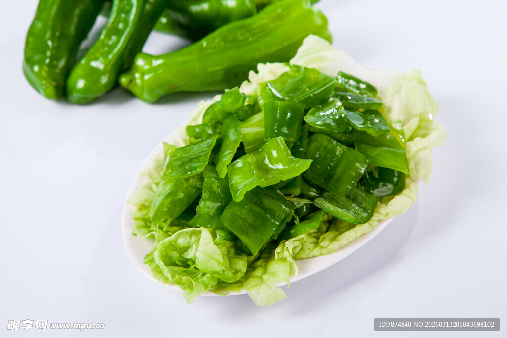 新鲜青椒生菜摆盘展示