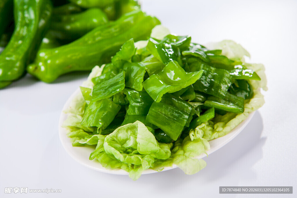 新鲜青椒生菜摆拍