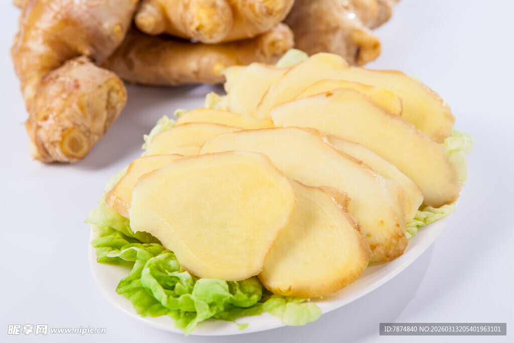 新鲜生姜切片摆盘展示