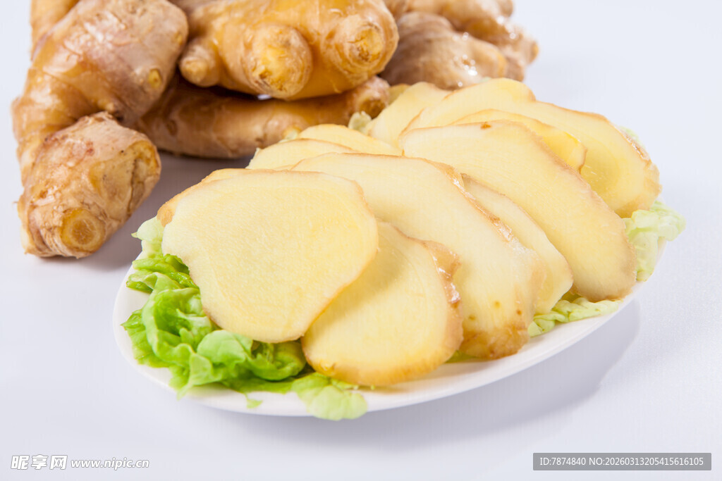 新鲜生姜切片摆盘展示