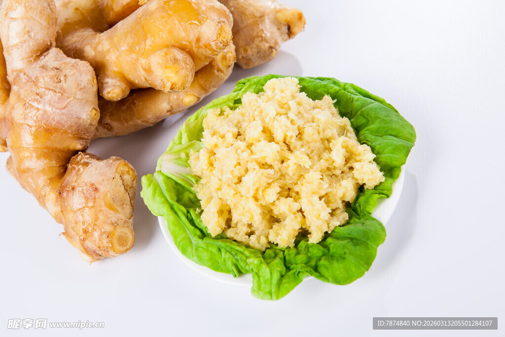 新鲜生姜与姜末 翠绿生菜衬