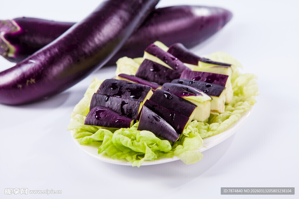 盘中紫茄子 新鲜又美味