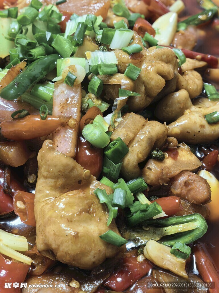 香辣美味的特色炒鸡块