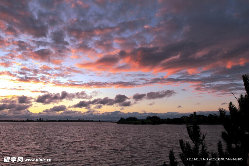 海边绚丽晚霞美景