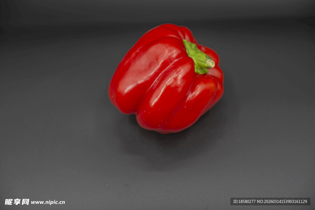鲜红甜椒静物特写