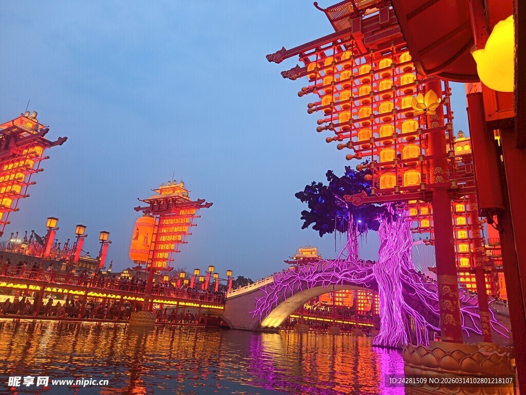 古桥夜景 灯火璀璨映水乡