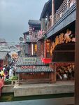 古色古香的水乡商业街景