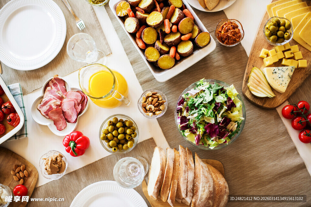 丰盛美食拼盘展示