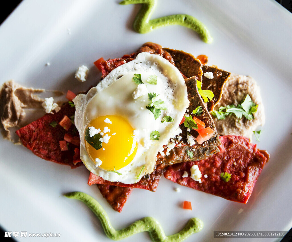 美味煎蛋配特色菜肴